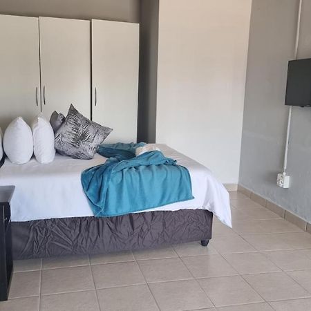 Stay At Home Airport Lodge 켐턴파크 외부 사진