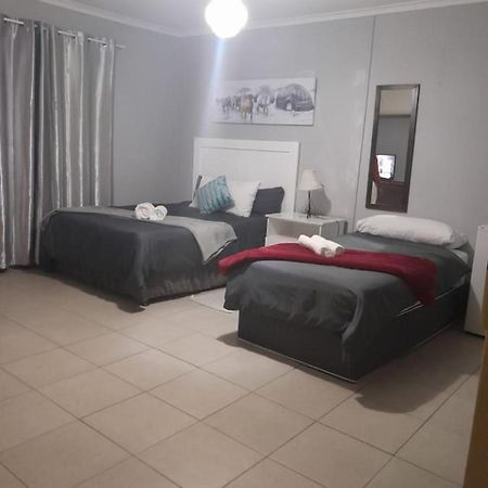 Stay At Home Airport Lodge 켐턴파크 외부 사진