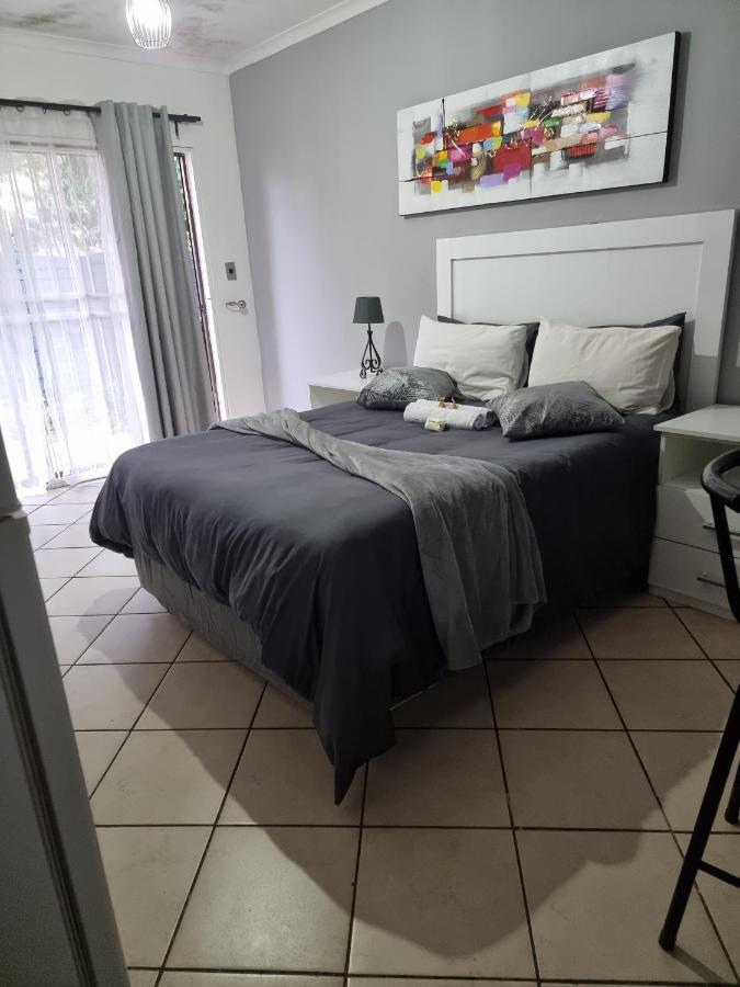 Stay At Home Airport Lodge 켐턴파크 외부 사진
