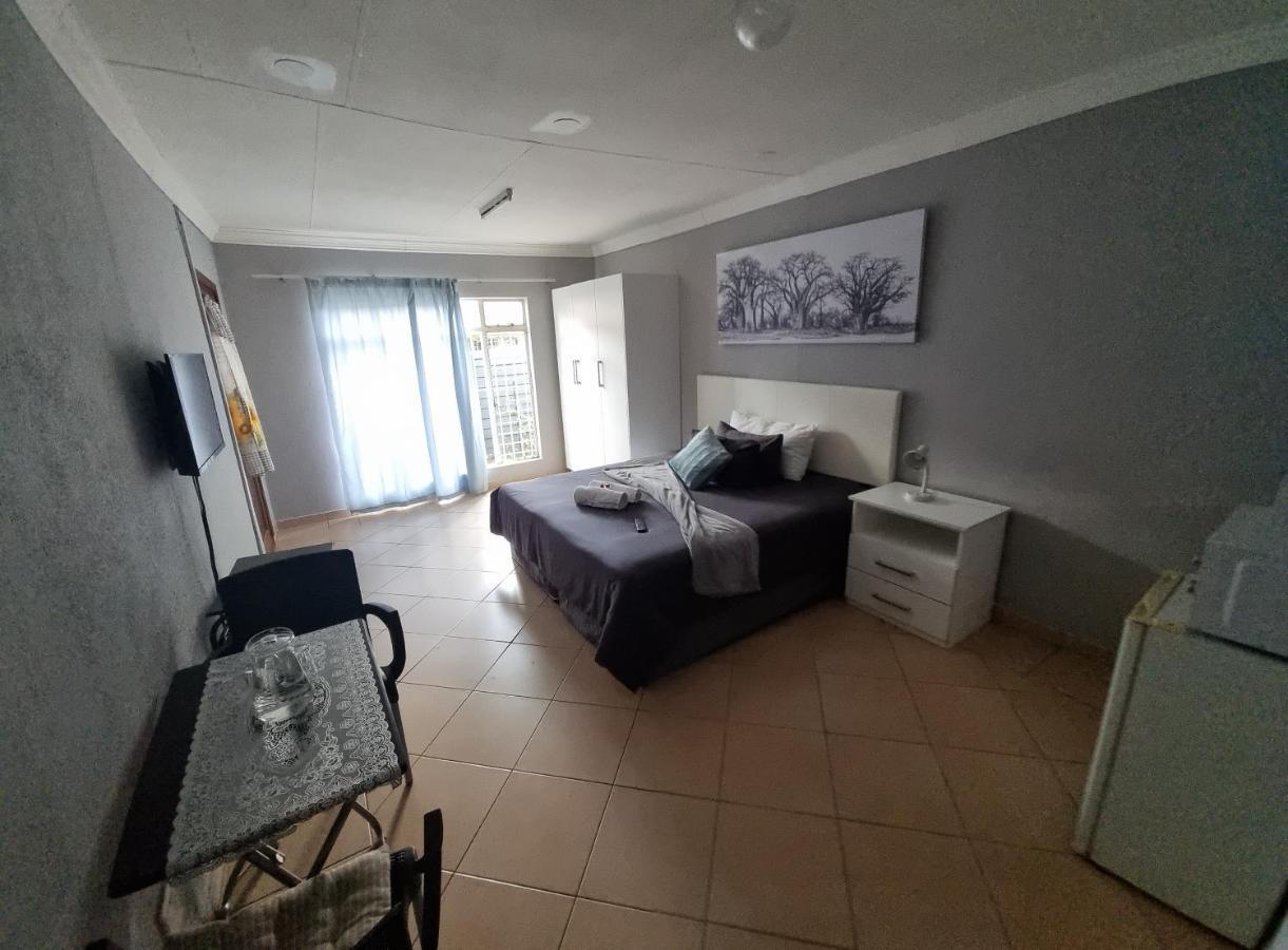 Stay At Home Airport Lodge 켐턴파크 외부 사진