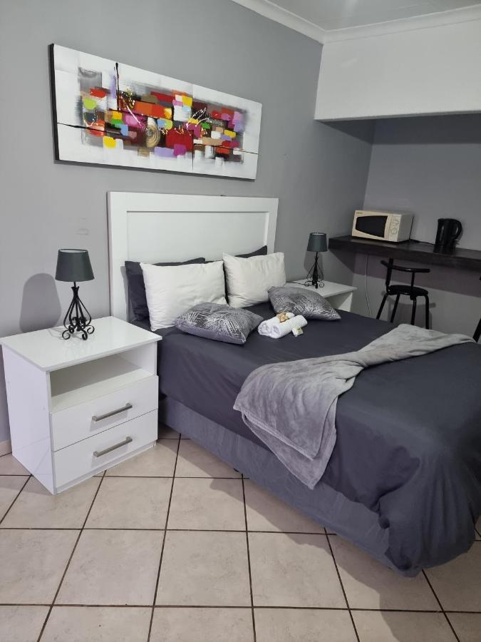 Stay At Home Airport Lodge 켐턴파크 외부 사진