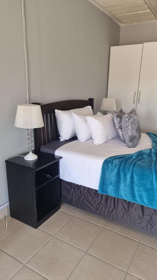 Stay At Home Airport Lodge 켐턴파크 외부 사진