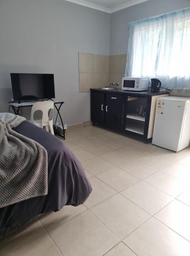 Stay At Home Airport Lodge 켐턴파크 외부 사진