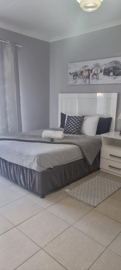 Stay At Home Airport Lodge 켐턴파크 외부 사진