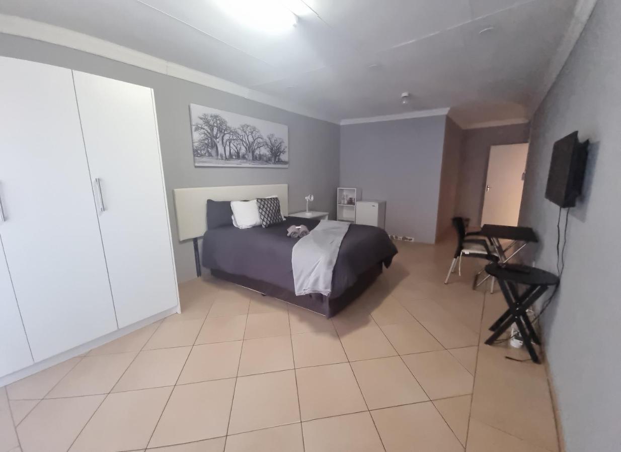 Stay At Home Airport Lodge 켐턴파크 외부 사진