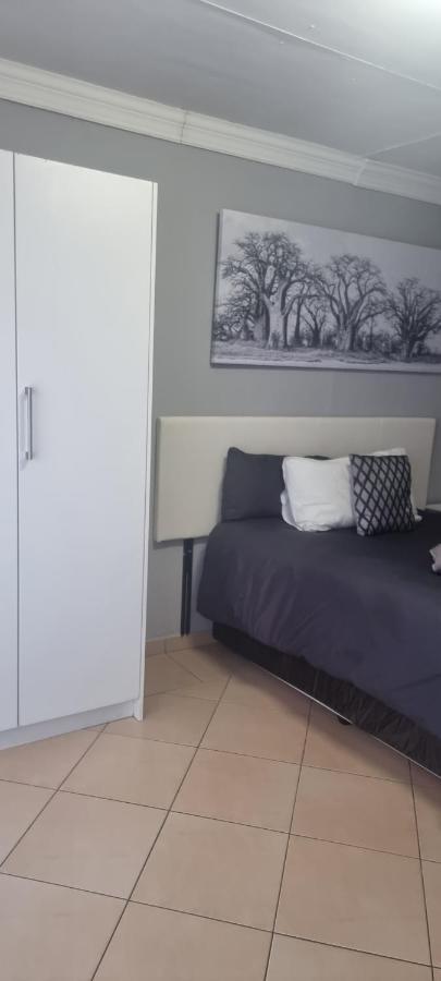 Stay At Home Airport Lodge 켐턴파크 외부 사진