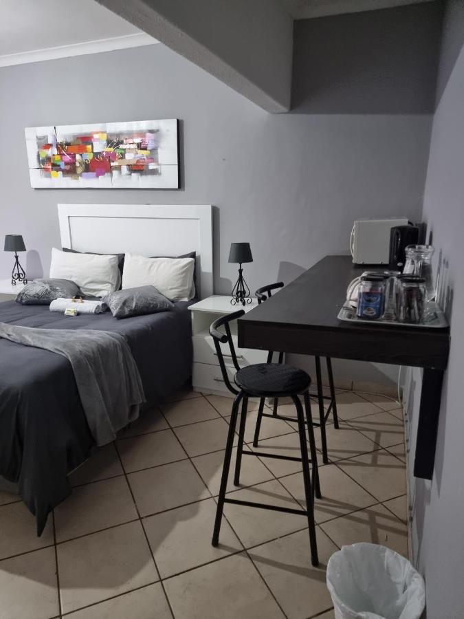 Stay At Home Airport Lodge 켐턴파크 외부 사진